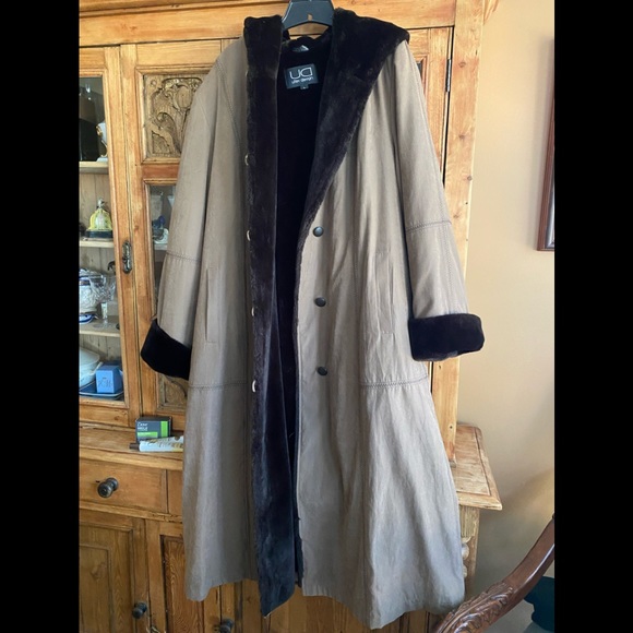 Elegant Coat - Picture 1 of 5